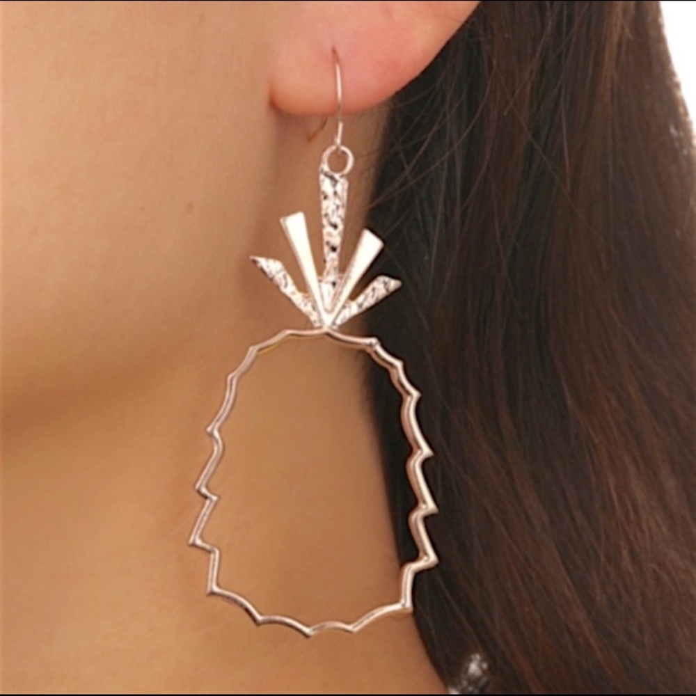 🍍Hollow Pineapple Crystal Dangle Earrings